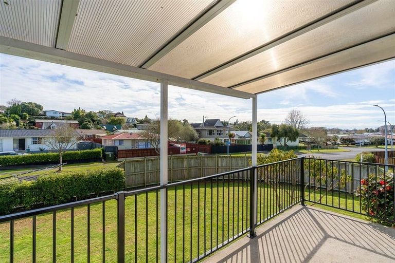 Photo of property in 2 Lachlan Drive, Dinsdale, Hamilton, 3204