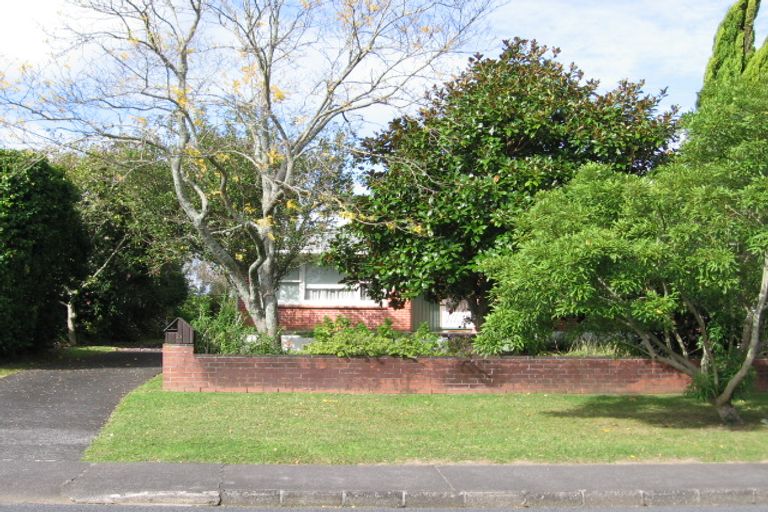 Photo of property in 21 Graham Avenue, Te Atatu Peninsula, Auckland, 0610