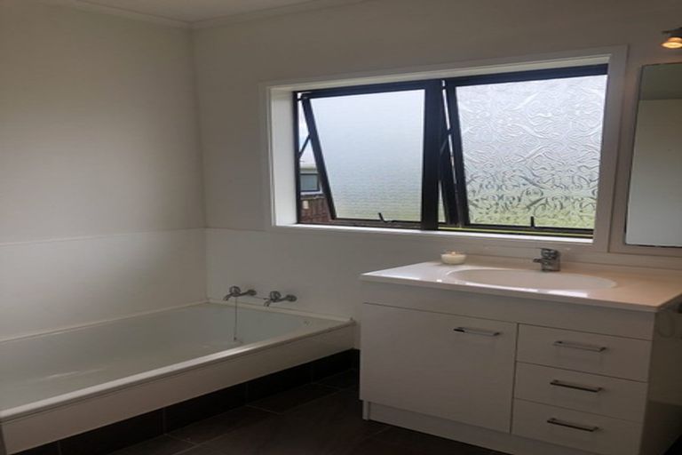 Photo of property in 73 Tramway Road, Beach Haven, Auckland, 0626