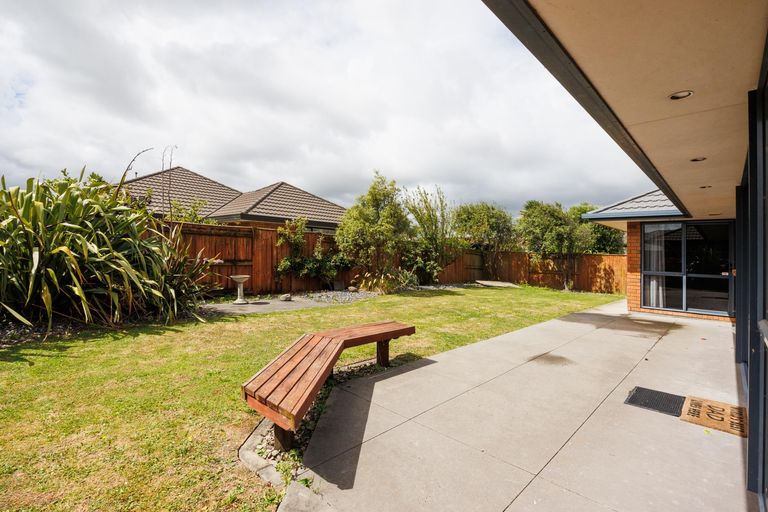 Photo of property in 12 Johnstone Drive, Fitzherbert, Palmerston North, 4410