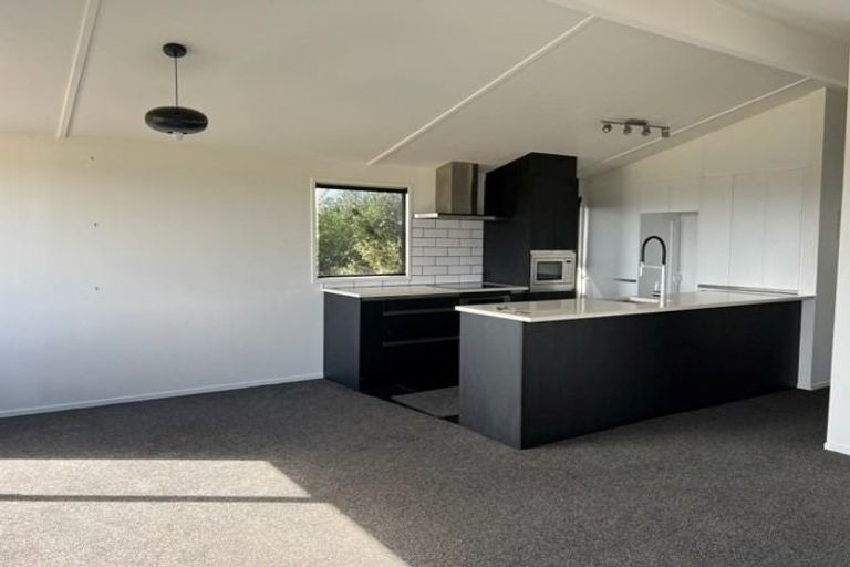Photo of property in 21 Denarius Lane, Glendene, Auckland, 0602