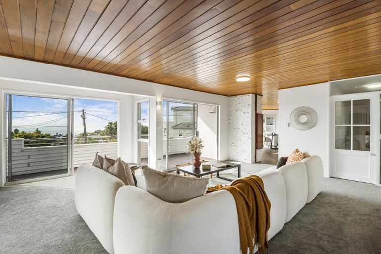 Photo of property in 1/3 Garadice Road, Rothesay Bay, Auckland, 0630