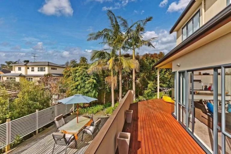 Photo of property in 11 Margaret Henry Crescent, Oteha, Auckland, 0632