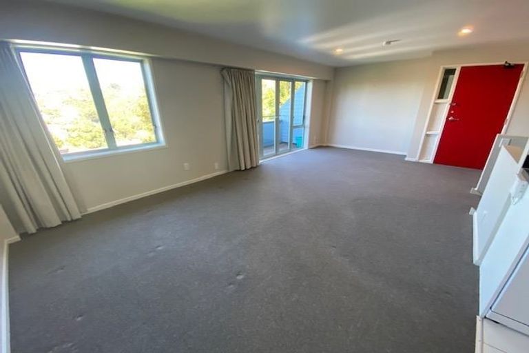 Photo of property in 2/93a Kelburn Parade, Kelburn, Wellington, 6012