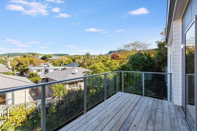 Photo of property in 10a Rewa Terrace, Tawa, Wellington, 5028