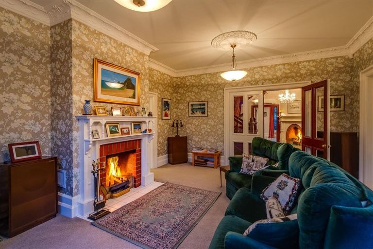 Photo of property in Chilcombe Homestead, 4 Medbury Terrace, Fendalton, Christchurch, 8041