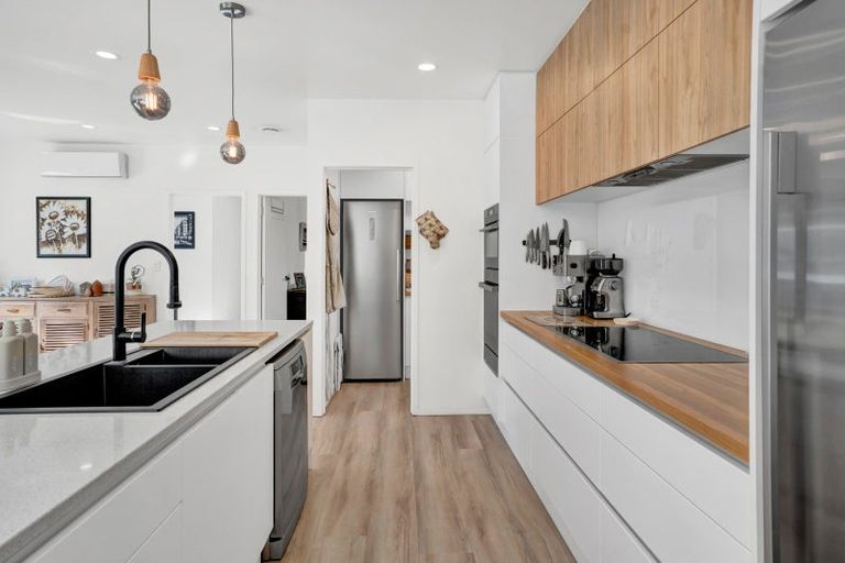 Photo of property in 14a Clawton Street, Westown, New Plymouth, 4310