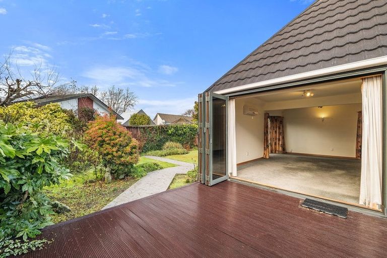 Photo of property in 2/50 Crofton Road, Harewood, Christchurch, 8051