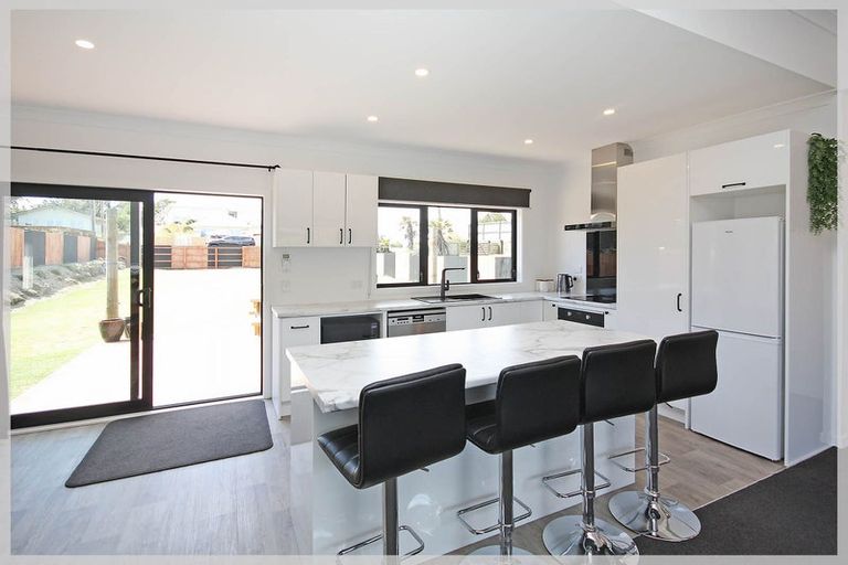 Photo of property in 6 Dustin Street, Foxton Beach, Foxton, 4815