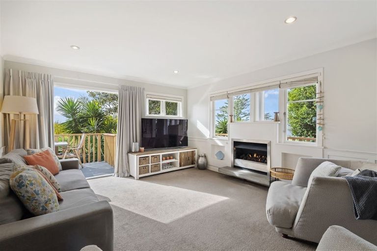 Photo of property in 113 Carlisle Road, Torbay, Auckland, 0632