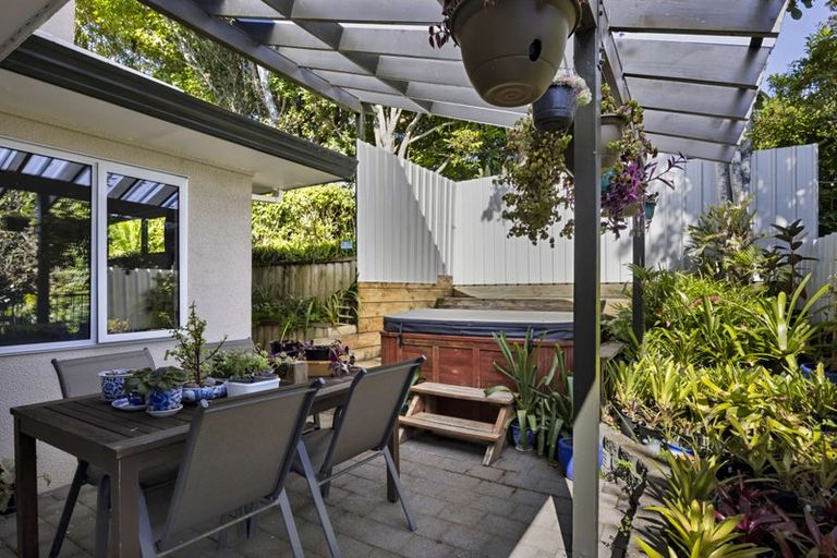 Photo of property in 6 Mayfair Place, Westown, New Plymouth, 4310