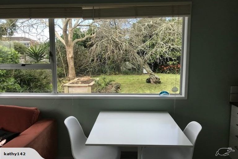 Photo of property in 69 Kiwi Esplanade, Mangere Bridge, Auckland, 2022