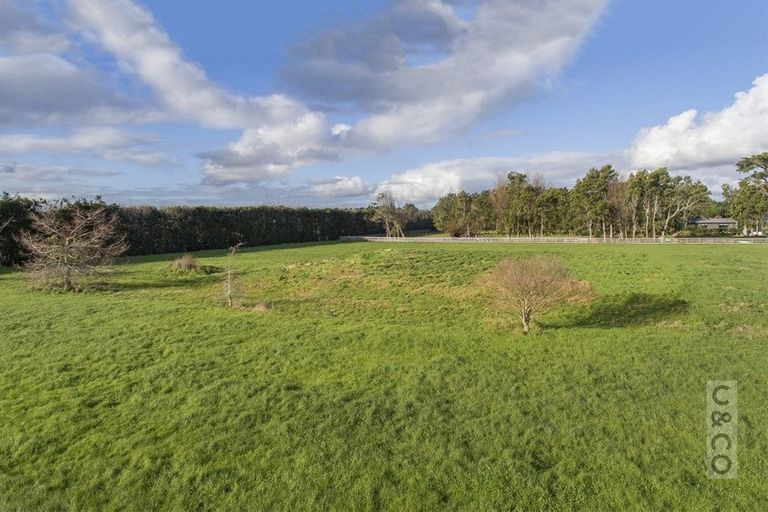 Photo of property in 138 Taupaki Road, Taupaki, 0782