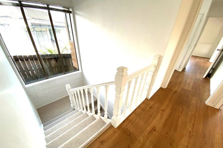 Photo of property in 11 Birman Close, Half Moon Bay, Auckland, 2012