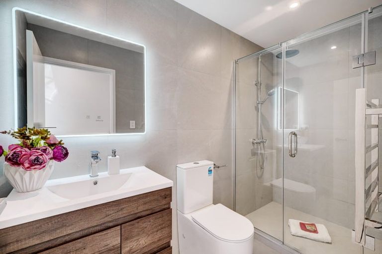 Photo of property in 21c Crosby Road, West Harbour, Auckland, 0618