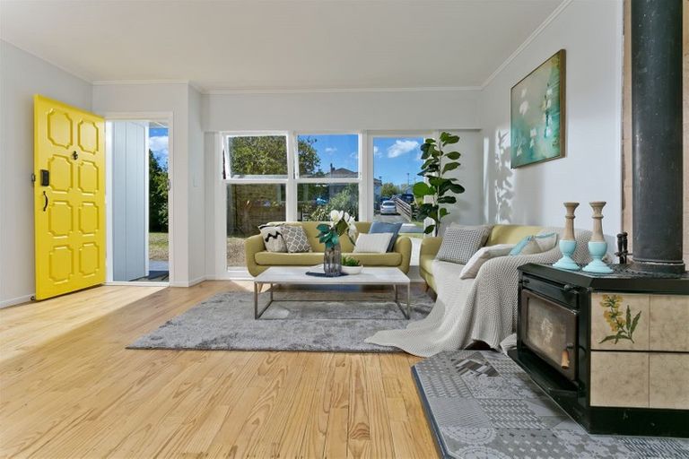 Photo of property in 18 Lendic Avenue, Henderson, Auckland, 0612