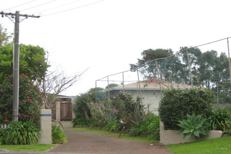 Photo of property in 25 Linda Street, Oakura, 4314