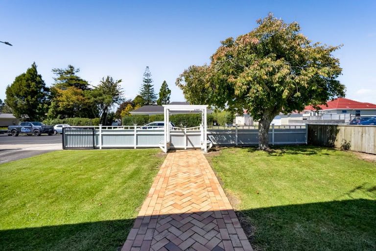 Photo of property in 30 Kahikatea Street, Inglewood, 4330