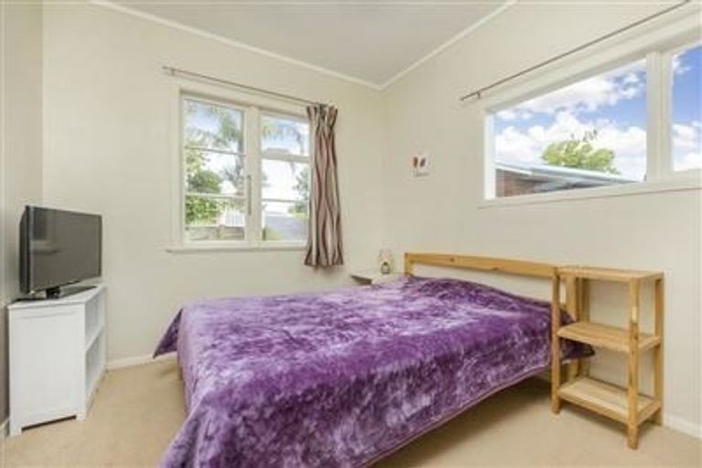 Photo of property in 1/27 Rosedale Road, Pinehill, Auckland, 0632