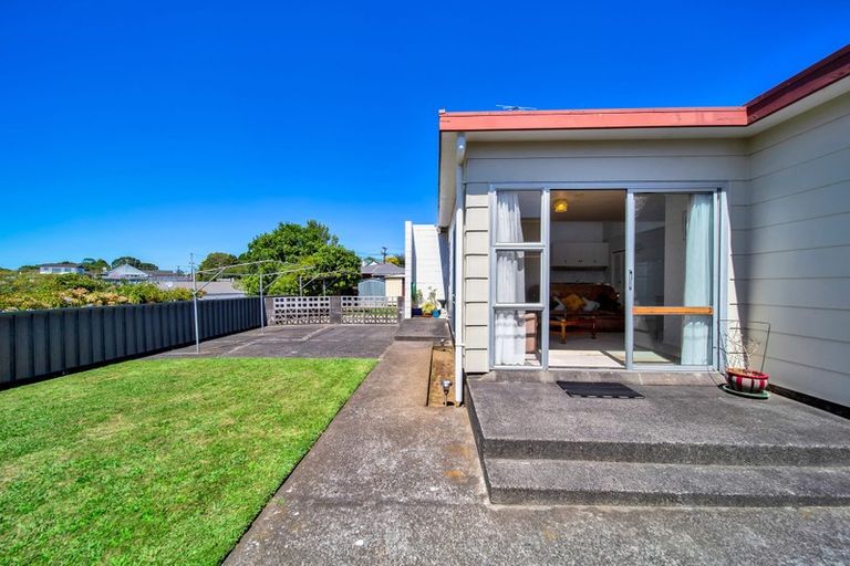 Photo of property in 4a Brierley Place, Marfell, New Plymouth, 4310