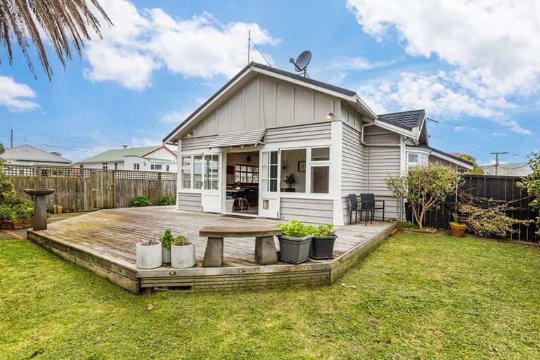 Photo of property in 191 Coutts Street, Rongotai, Wellington, 6022