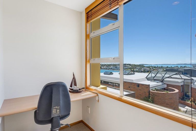 Photo of property in 33 Takutai Avenue, Half Moon Bay, Auckland, 2012