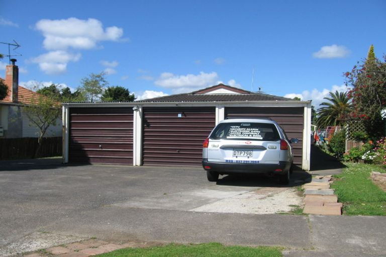 Photo of property in 3/42 Kenderdine Road, Papatoetoe, Auckland, 2025