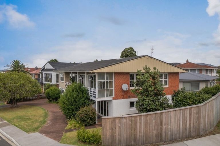 Photo of property in 281 Te Atatu Road, Te Atatu South, Auckland, 0610