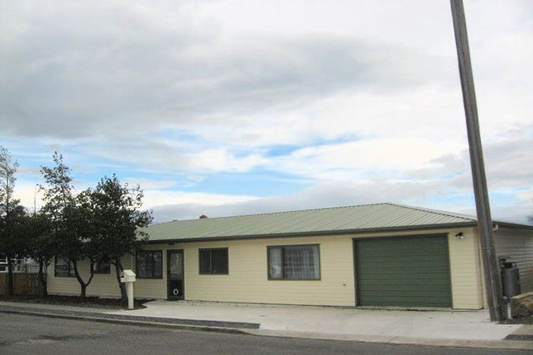 Photo of property in 1 Norfolk Street, Balclutha, 9230
