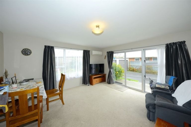 Photo of property in 4/122 Middlepark Road, Sockburn, Christchurch, 8042