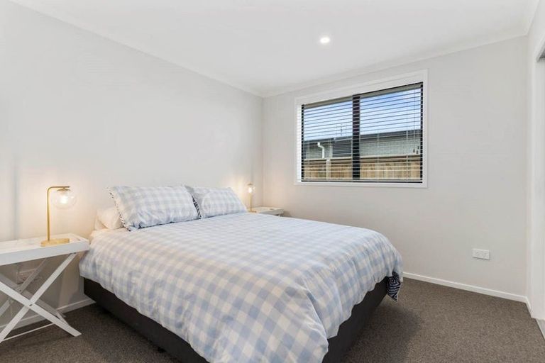 Photo of property in 2 Routeburn Lane, Karaka, 2124