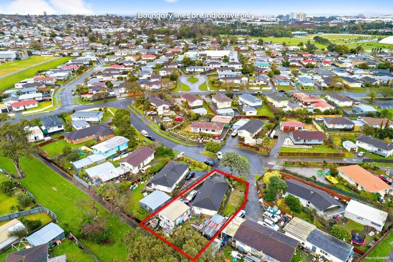 Photo of property in 11 Pesaro Place, Clover Park, Auckland, 2023