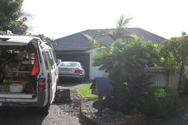 Photo of property in 37 Suncrest Drive, West Harbour, Auckland, 0618