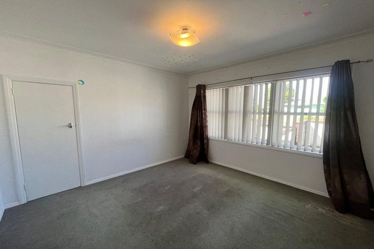 Photo of property in 20 Harrington Road, Henderson, Auckland, 0610