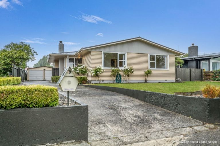 Photo of property in 9 Mokau Place, Terrace End, Palmerston North, 4410
