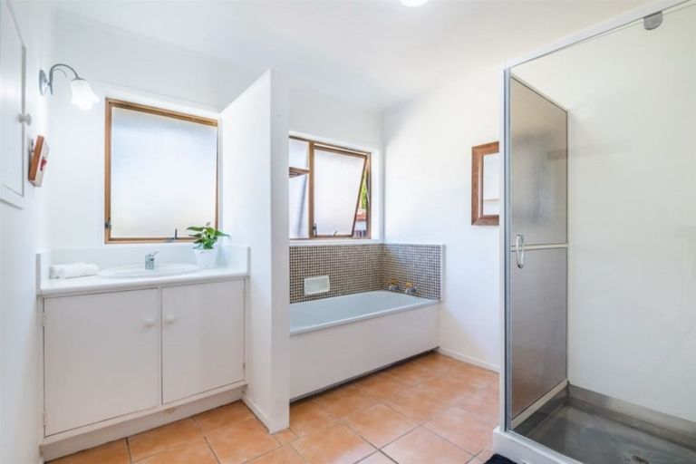 Photo of property in 14 Calman Place, Chatswood, Auckland, 0626