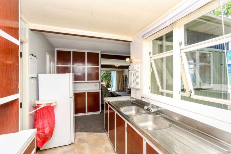 Photo of property in 10 Kingwell Street, Moturoa, New Plymouth, 4310