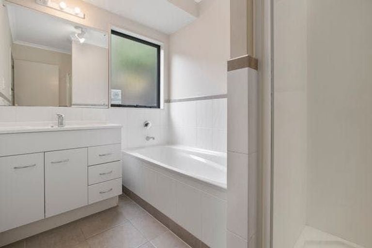 Photo of property in 8 Carisbrook Crescent, Papakura, 2110