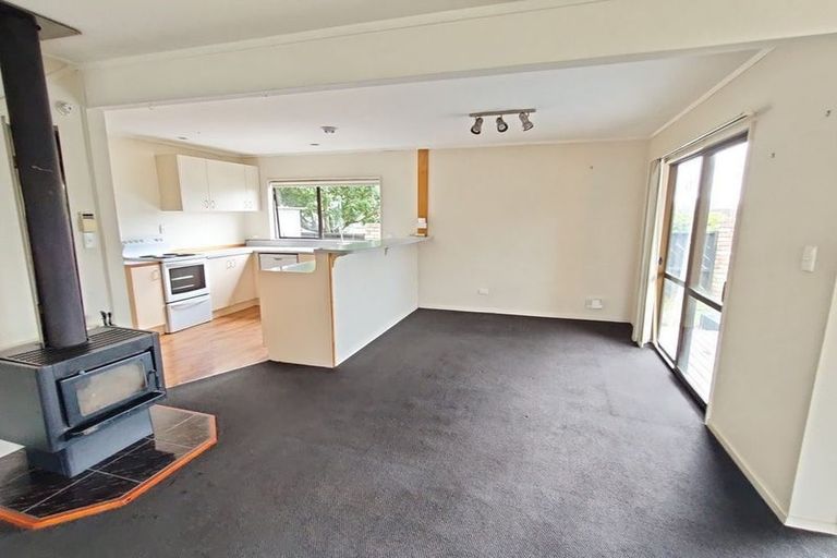 Photo of property in 1/106 Waimumu Road, Massey, Auckland, 0614
