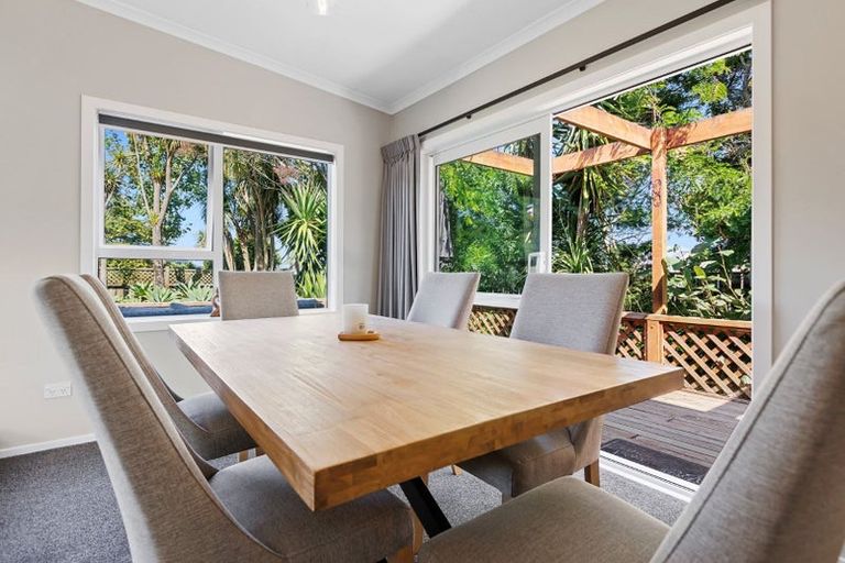 Photo of property in 33 Donnelly Street, Oakura, 4314