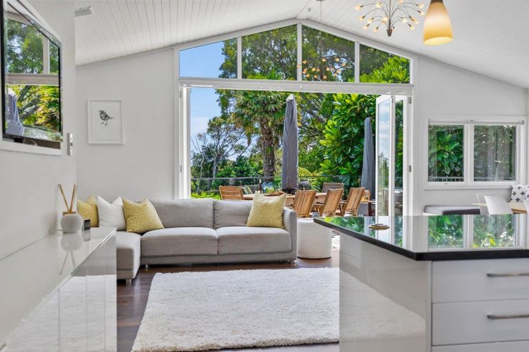 Photo of property in 10 Emily Lane, Greenhithe, Auckland, 0632