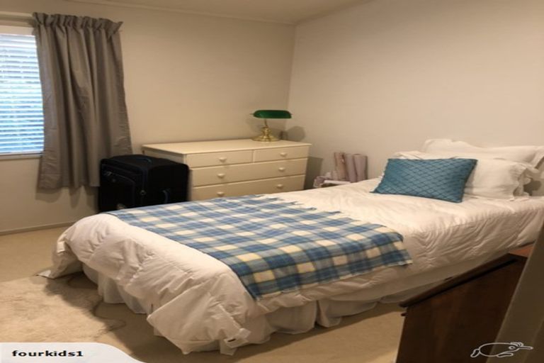 Photo of property in 2f/20 Ian Marwick Place, Birkenhead, Auckland, 0626