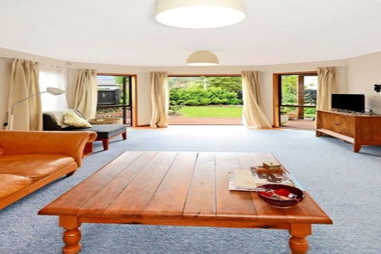 Photo of property in 1/52 Rambler Crescent, Beach Haven, Auckland, 0626