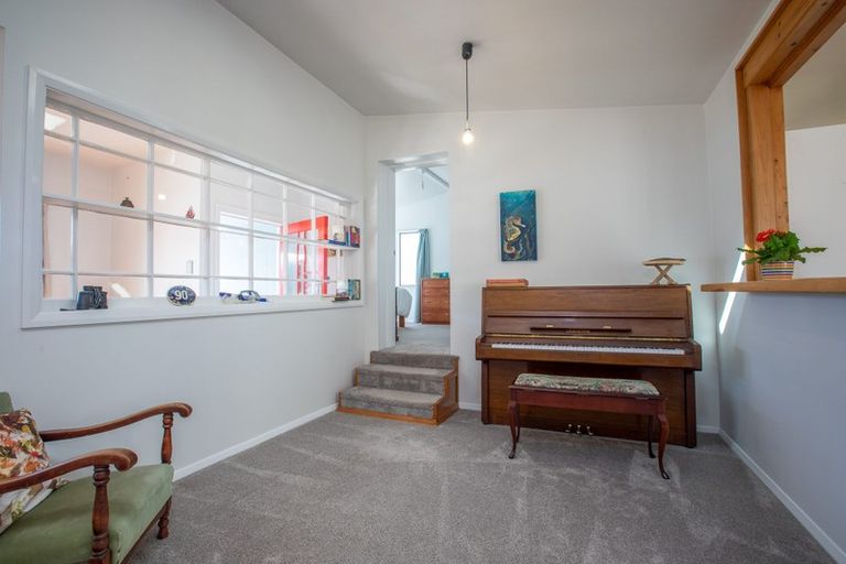 Photo of property in 90 Owhiro Bay Parade, Owhiro Bay, Wellington, 6023