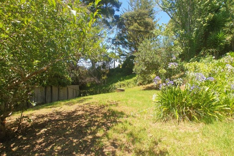Photo of property in 60 Rewarewa Road, Te Atatu Peninsula, Auckland, 0610
