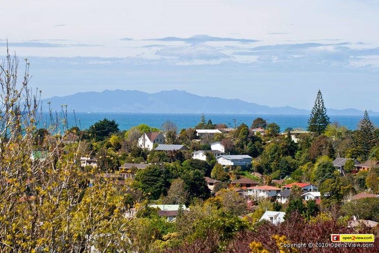 Photo of property in 150 Oaktree Avenue, Browns Bay, Auckland, 0630