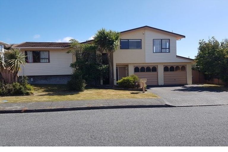 Photo of property in 3 Langwell Place, Papakowhai, Porirua, 5024