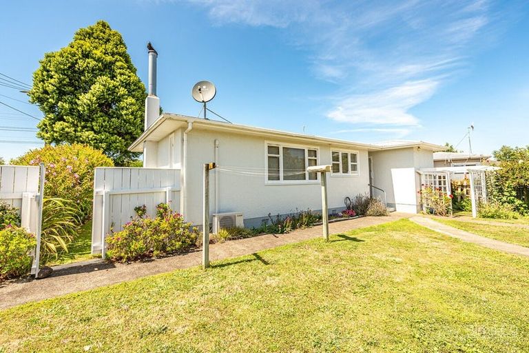 Photo of property in 26 Selwyn Crescent, College Estate, Whanganui, 4500
