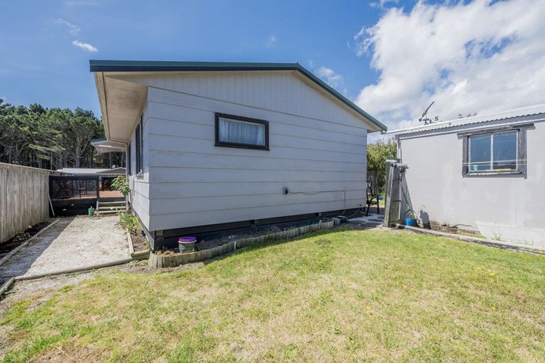 Photo of property in 16 Cousins Avenue East, Foxton Beach, Foxton, 4815