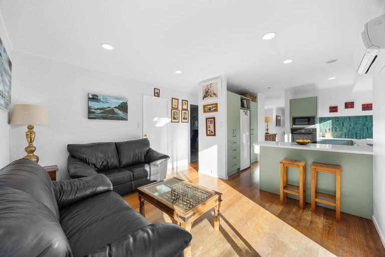 Photo of property in 15 Glucina Avenue, West Harbour, Auckland, 0618